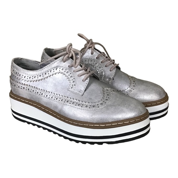 Seven Dials Shoes - Seven dials silver lace up platform wing tip oxfords Women’s size 6.5 EUC